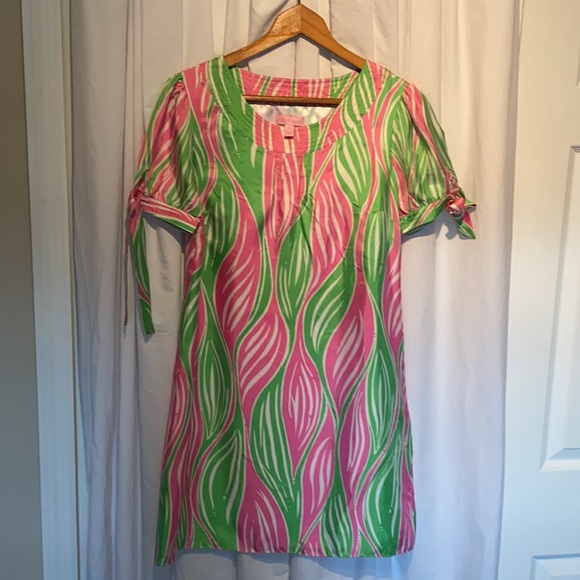 This Lilly needs no introduction. Pretty in pink - Picture 2 of 9